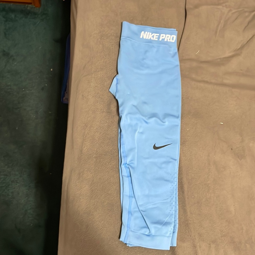 Nike Pro workout capri length - Picture 1 of 2